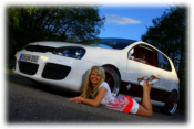 Klickt hier f�r das Cars & Girls Feature #005 - Arlett Wernecke + Kurt�s Golf 5